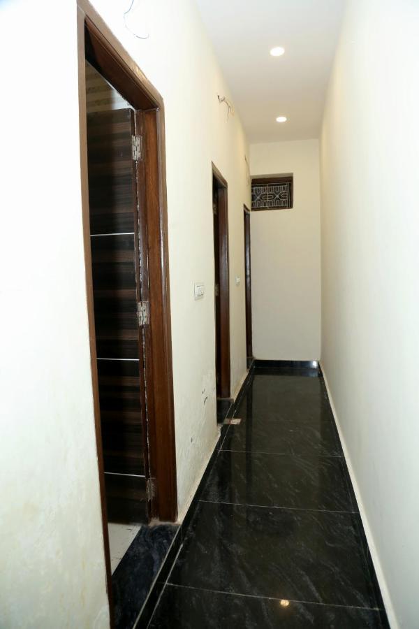 The Charlie'S Hostel New Delhi Ngoại thất bức ảnh